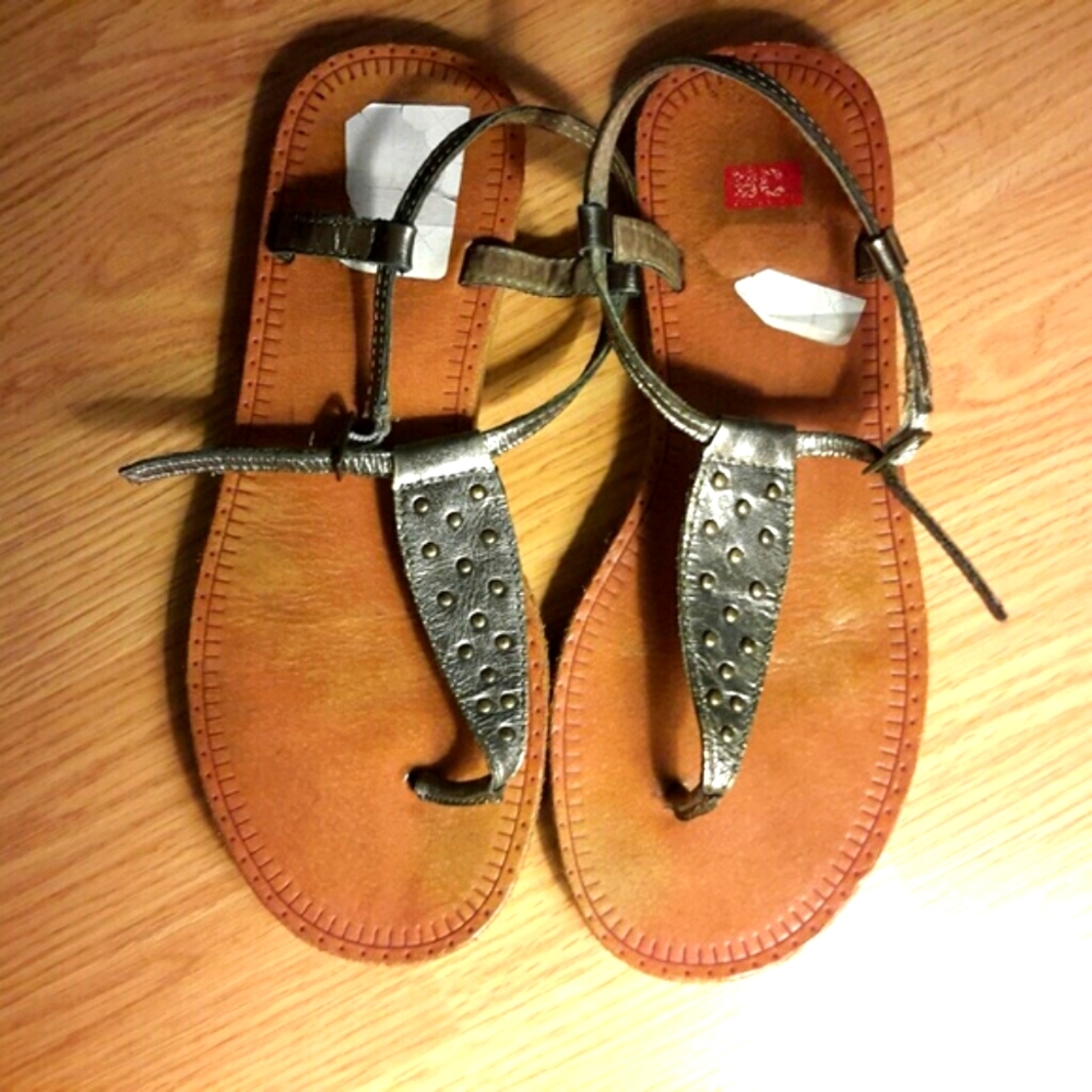 BC thong sandals